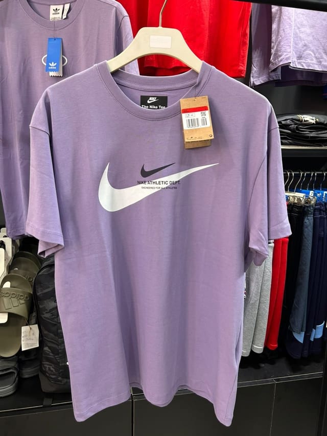 T-shirt Nike Athletic Dept — Lila